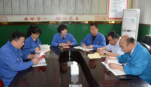 东郊热电公司党委组织召开“两学一做”学党章专题活动